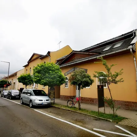 Komplex -rendezvenytermek-panzio-apartman-irodak- Bed and Breakfast Mateszalka