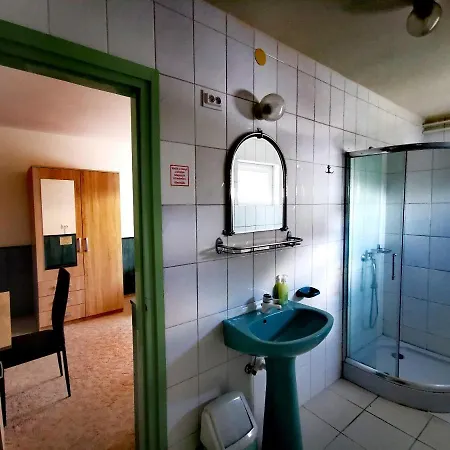 Komplex -rendezvenytermek-panzio-apartman-irodak- Bed & Breakfast