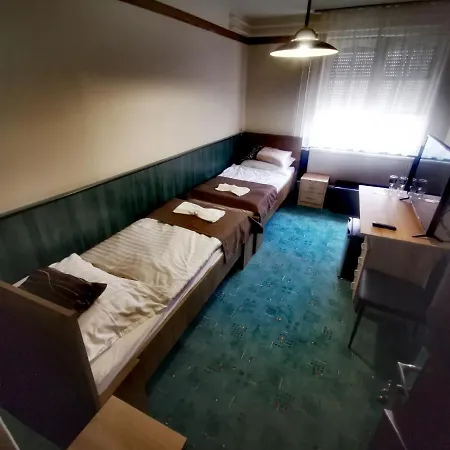 Komplex -rendezvenytermek-panzio-apartman-irodak- Bed & Breakfast