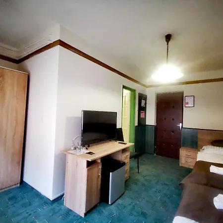 Komplex -rendezvenytermek-panzio-apartman-irodak- Bed & Breakfast