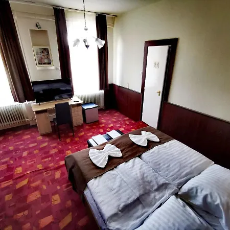 Komplex -rendezvenytermek-panzio-apartman-irodak- Bed & Breakfast