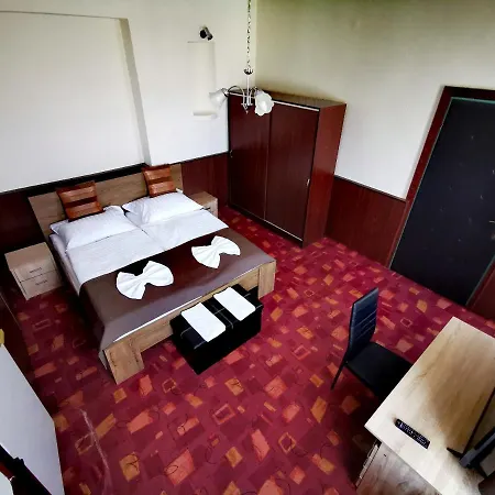 ベッド・アンド・ブレックファスト Komplex -rendezvenytermek-panzio-apartman-irodak- マーテーサルカ