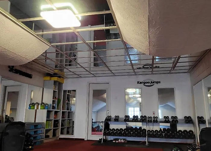 Komplex -rendezvenytermek-panzio-apartman-irodak- Bed & Breakfast